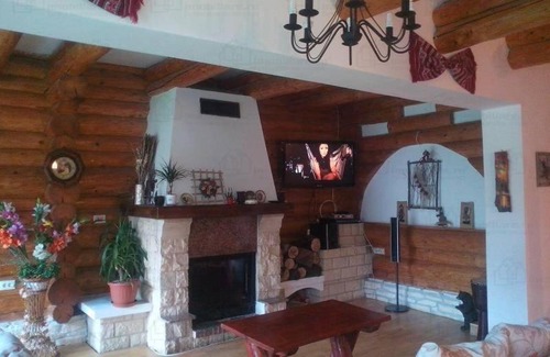 Predeal Cabin | Exceptional Rustic House: Pet & Child Friendly Retreat