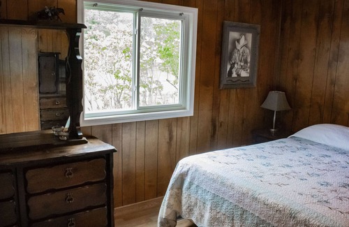 Torrington House | Cozy Retreat with Ocean View, WiFi & Top Guest Rating