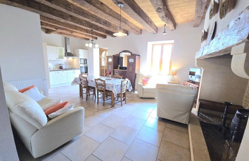 Tamnies Apartment | Spacious Apartment Tamniès for Family Getaways