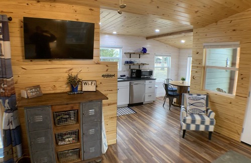 Canadian Cabin | Nature Retreat by the Water: Perfect for Hiking & Family