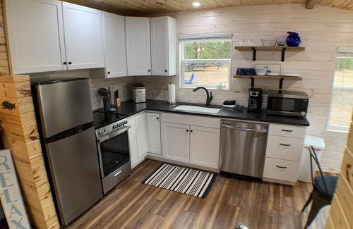 Canadian Cabin | Nature Retreat by the Water: Perfect for Hiking & Family