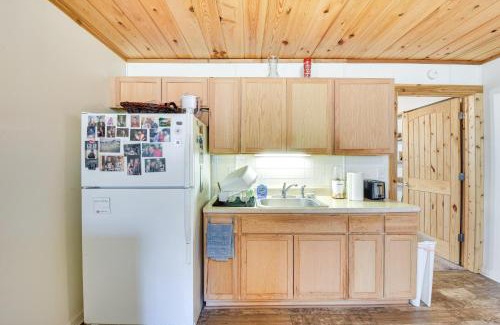 Arcade Apartment | Cozy Jefferson Retreat with Fire Pit Welcoming Families