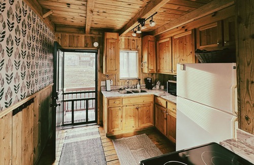 Six Mile Cabin | Romantic Lake Keowee Cabin with Dock & Pool Access