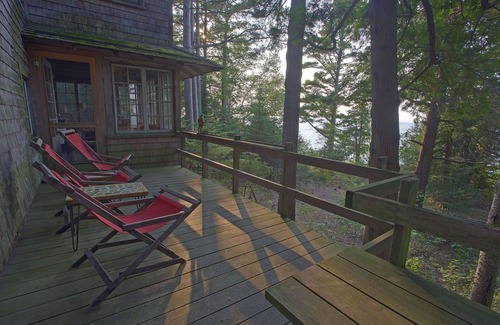 Leland Cottage | Charming Lake Michigan Cottage with Private Beach Access