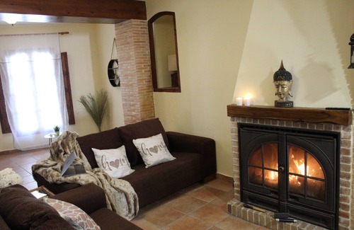 La Vall de Laguar House | Welcoming Rustic Lantana: Family-Friendly Retreat with Kitchen