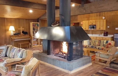 South Range House | Inviting Lodge with Spa & Pool by Lake Superior