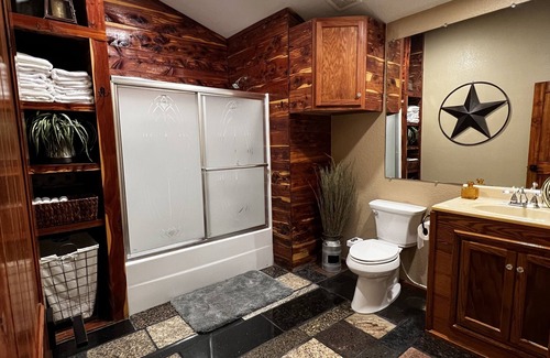 Wyandotte Cabin | Rustic Lodge with Scenic Views and Family-Friendly Amenities