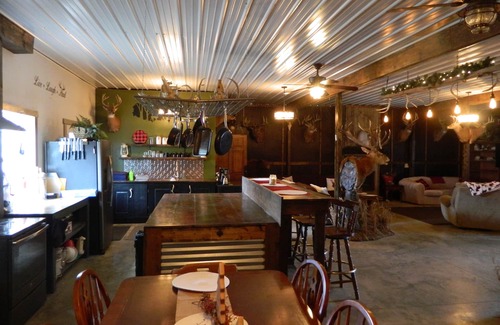 Hillsboro Cabin | Relaxing Lodge with Private Cabins and Lake View Amenities