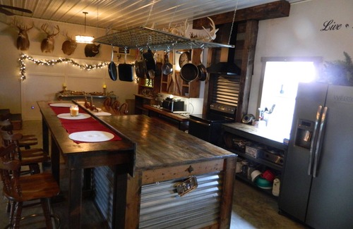 Hillsboro Cabin | Relaxing Lodge with Private Cabins and Lake View Amenities