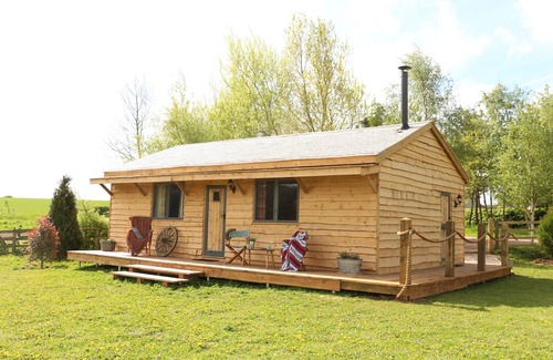 Sherwood Forest House | Idyllic Log Cabin with Ocean View Near Sherwood Forest