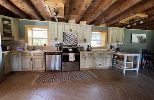 Saratoga Springs Cabin | Cozy Log Cabin Retreat on Private Horse Farm - 10/10 Rating!
