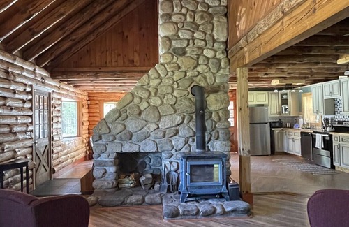 Saratoga Springs Cabin | Cozy Log Cabin Retreat on Private Horse Farm - 10/10 Rating!