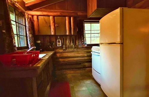 Lisbon Cabin | Charming Rustic Log Cabin with Ocean View and Pet-Friendly