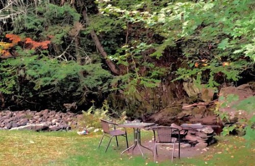 Lisbon House | Pet Friendly Rustic Log Cabin #2 - A Peaceful Getaway