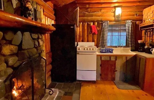 Lisbon House | Rustic Log Cabin #5 - Ocean View Retreat Awaits You
