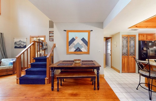 Lake Lure House | Cozy Log Cabin in Rumbling Bald with Pool and Firepit