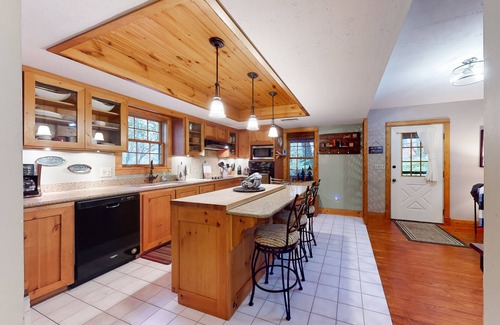 Lake Lure House | Cozy Log Cabin in Rumbling Bald with Pool and Firepit