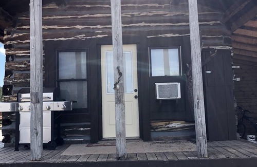 Sundance Cabin | Cozy Log Cabin Retreat in Scenic Wyoming Black Hills