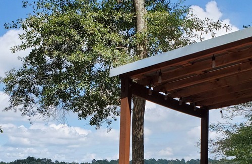 Hawkins Cabin | Rustic Log Cabin on beautiful Lake Hawkins