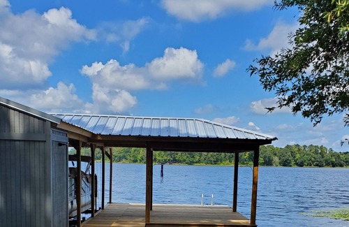 Hawkins Cabin | Rustic Log Cabin on beautiful Lake Hawkins