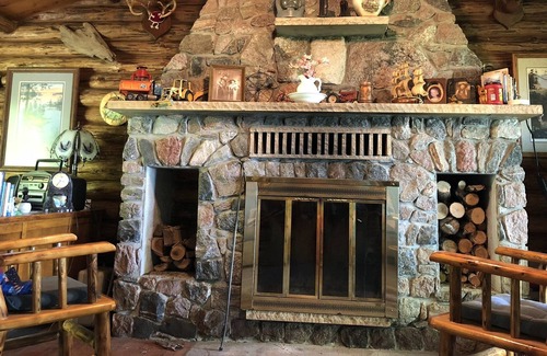 Lake of the Woods County Cabin | RUSTIC LOG CABIN ON LAKE OF THE WOODS