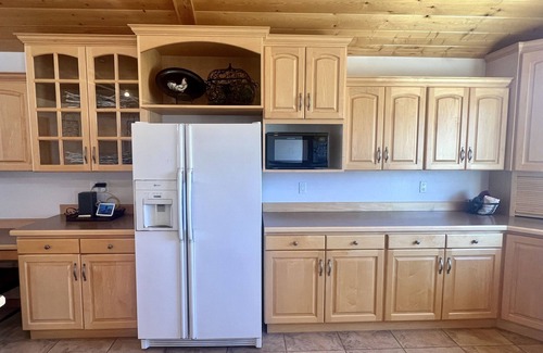 Lapoint Cabin | Cozy Log Cabin Retreat with Spa & Hot Tub Amenities