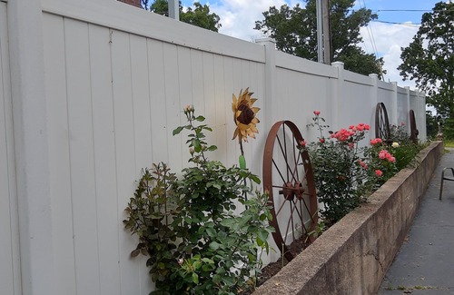 Osage Beach House | Cozy Log Cabin with Ocean Views and Pet-Friendly Amenities