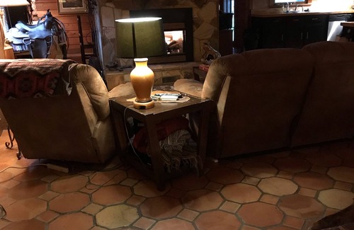 Grenada House | Cozy Log Cabin Retreat Near Grenada Lake - Pet Friendly!