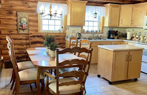 Baileys Harbor House | Cozy Log Home Retreat Near Baileys Harbor - Pet Friendly