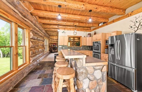 Bovey House | Cozy Log Home: Relaxation with Pool, Spa & Guest Rating 9.6