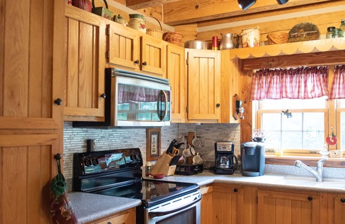 Luray House | Scenic Log Lodge with Ocean Views and Relaxing Spa