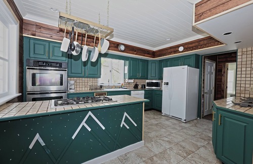 Haines Falls Ski Chalet | Spacious 7BR Retreat with Koi Pond Near Hunter Mountain