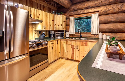 Glacier House | Pet-Friendly Rustic Log Home with Hot Tub and Sauna