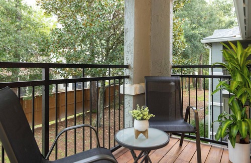 Gainesville Apartment | Urban Retreat: Embrace Comfort with Pool and Spa Access