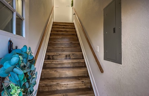 Overland Apartment | Rustic Luxe Studio: Cozy Getaway Minutes from Downtown