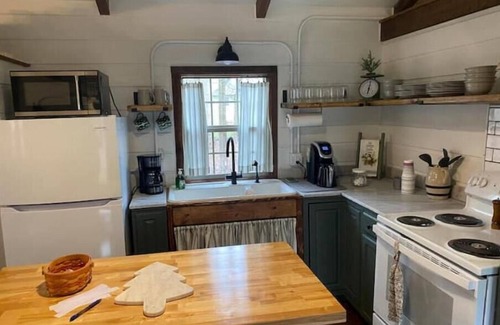 Mitchell Cabin | Rustic Retreat with Ocean View near State Park - Rated 9.8