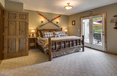 Sunriver Cabin | Guest Rated 9.8: Unique 5BR Lodge with Oceanfront View