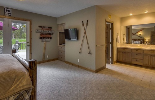 Sunriver Cabin | Guest Rated 9.8: Unique 5BR Lodge with Oceanfront View