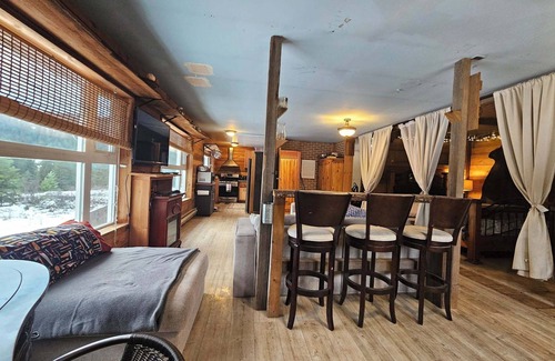 Armstrong Cabin | Rustic Meets The Amenities With Mountain Views