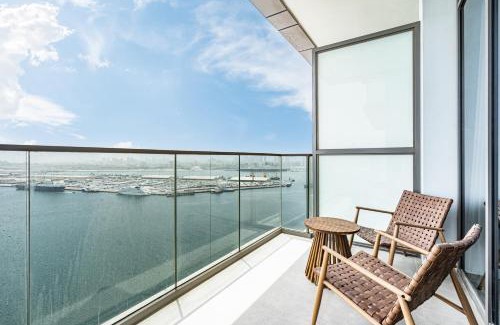 Dubai Maritime City Apartment | Rustic Minimalist Home with Breathtaking Sea Views