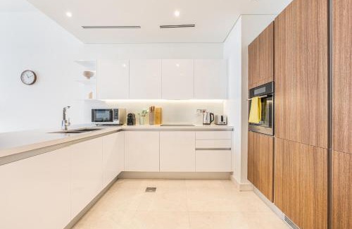 Dubai Maritime City Apartment | Rustic Minimalist Home with Breathtaking Sea Views