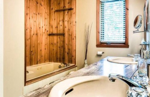 Piedmont House | Rustic Modern Chalet Near Sauveur Ski center -3min