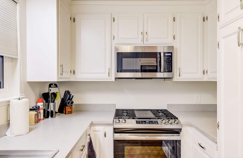 Downtown House | Relaxing Oasis Getaway with Ocean View Near SFO