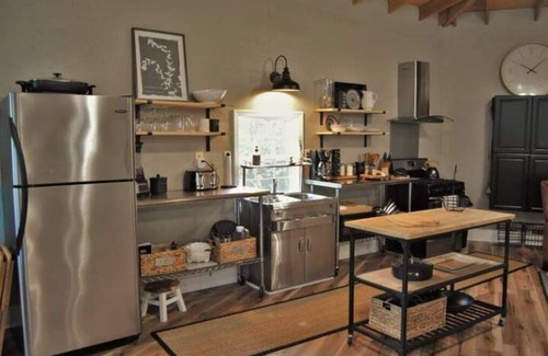 Houston County Cabin | Guest Rated 10/10: Rustic Modern Cabin at Jadon's Pond