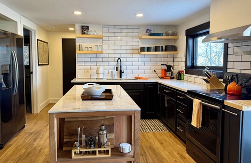 Fairplay Cabin | Rustic Modern Luxury Cabin with Private Cedar Hot Tub and Yoga Sun Hut