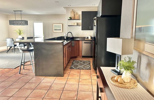 Billings House | Modern Secluded Retreat Near Billings Shopping & Dining