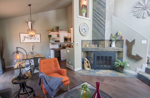 Colorado Springs House | Pet-Friendly Rustic-Modern Townhome in Ivy Wild/Downtown