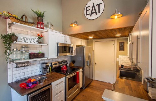Colorado Springs House | Pet-Friendly Rustic-Modern Townhome in Ivy Wild/Downtown