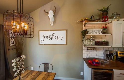 Colorado Springs House | Pet-Friendly Rustic-Modern Townhome in Ivy Wild/Downtown