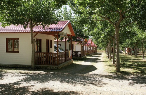 La Puebla de Roda House | Top-Rated Belvilla by OYO Vakantiepark with Pool & Pets Welcome